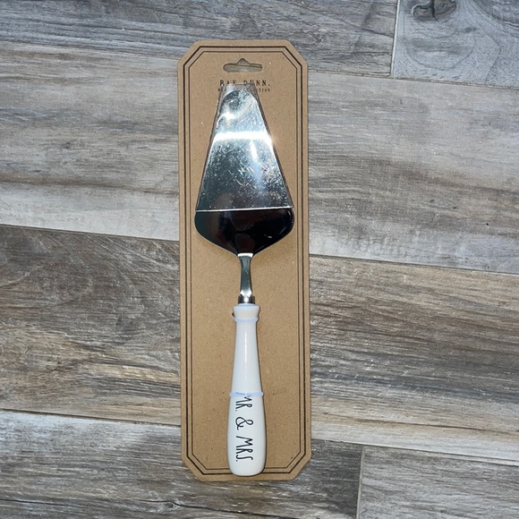 Rae Dunn 11” Cake Server